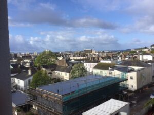 Town Outskirts Newly refurbished Ground Fl Flat Parking ,Courtyard & Shed
