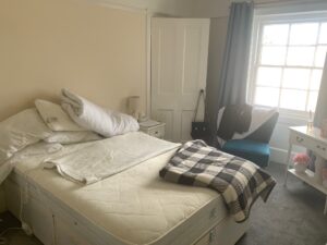 Town Outskirts Large Unfurnished One Bed Flat